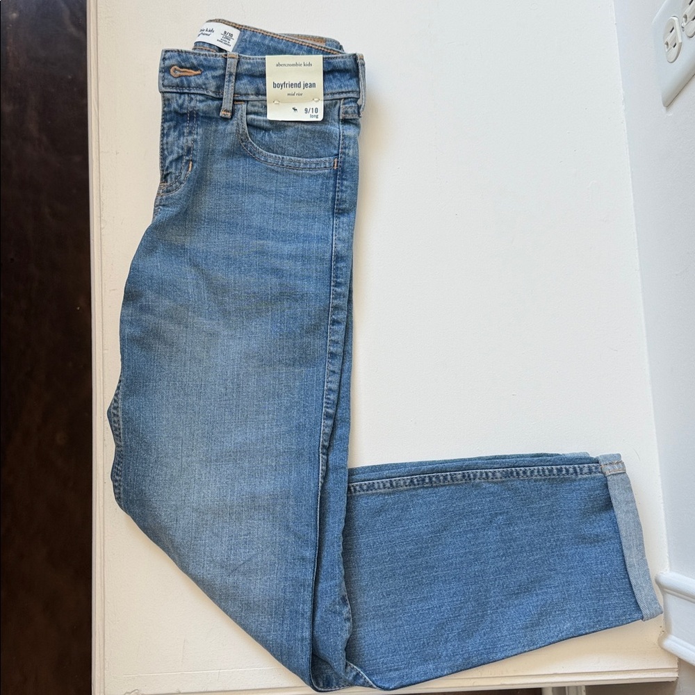 NWT- Abercrombie Kids boyfriend Jeans - 9/10 L